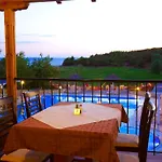 אתר נופש Village Mare 4*
